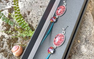 Boucles cuir et plume en cuir de saumon Boucles cuir et plume en cuir de saumon